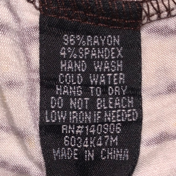 Knapp Studio Brown Giraffe pattern with Eyelets shoulder Top Size S - Picture 3 of 4